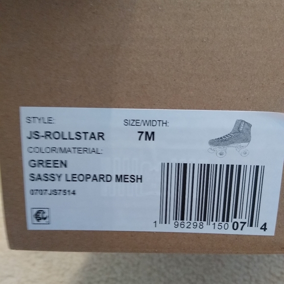 Rollstar Roller Skates Sequin Ankle Boot in Sassy Green Leopard, size 7. - Picture 9 of 9